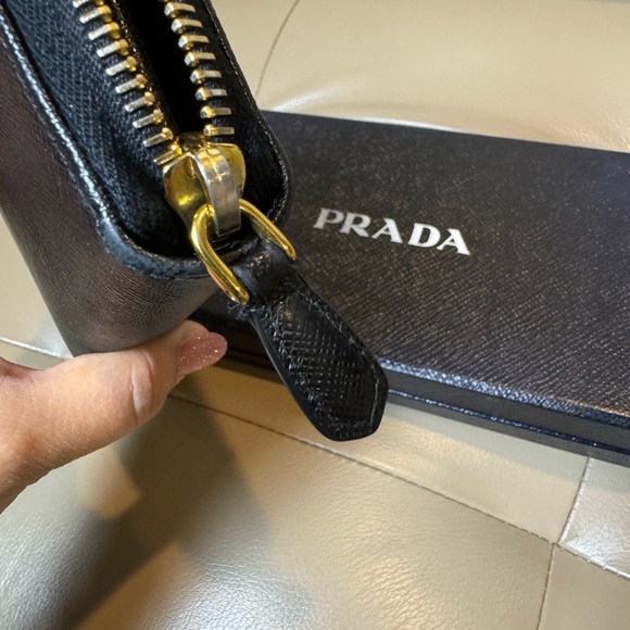 PRADA full size Zippy wallet black saffiano leather - Picture 4 of 7